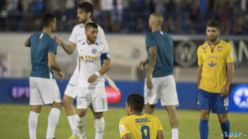 Sklamaný strelec gólu Ramírez po konečnom hvizde. 