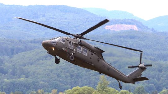 Vojaci v Prešove si precvičili komplexný vojenský manéver s vrtuľníkmi Blackhawk