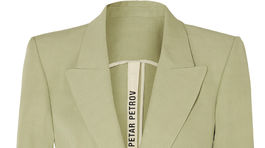 Dámske sako z kolekcie Petar Petrov, predáva sa v zľave za 495 eur na Net-a-porter.com.