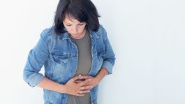 Ulcerózna kolitída spôsobuje zápal sliznice hrubého čreva alebo konečníka