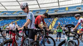 Pietna etapa Okolo Poľska. Časy sa nemerali, pelotón na minútu zastavil 