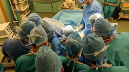 Unikátna operácia v Trnave: Pacientovi s inkontinenciou implantovali špeciálnu pásku