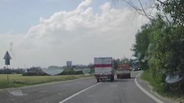 Predbiehal cez plnú, keď sa mu vyrútil v protismere kamión