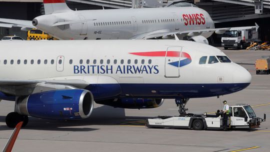 Štrajk pilotov British Airways posadil na zem takmer všetky lietadlá