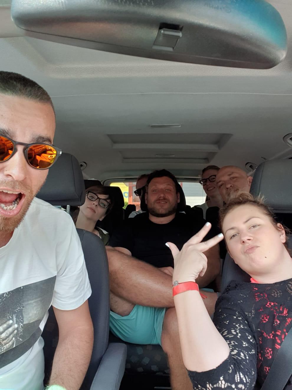 Členovia štábu využívali car-pooling,...