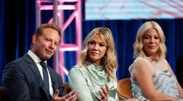 Herec Ian Ziering s kolegyňami Jennie Garthovou (v strede) a Tori Spellingovou.