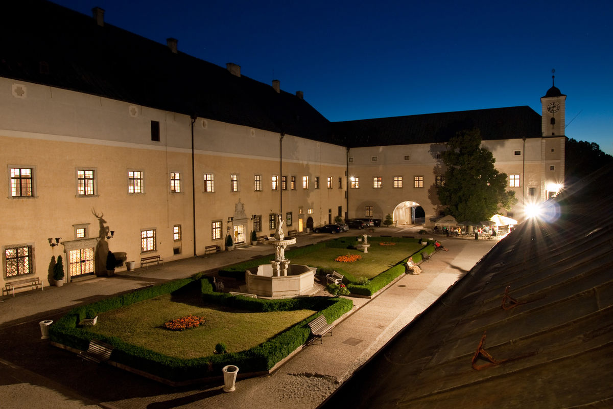 Hrad Červený Kameň.
