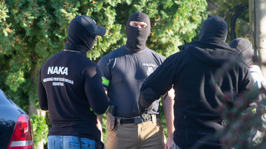NAKA vytvorila skupinu Hmla a začala trestné stíhanie v prípade zadržaných mobilov