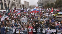 Ruská verejnosť je pobúrená brutalitou polície proti demonštranom, informovala stanica Echo Moskvy