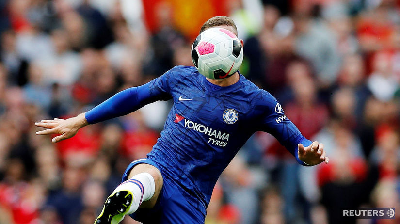 Stredopoliar Chelsea Ross Barkley počas šlágra...