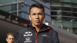 Budhista v kokpite. Dostane na pódium thajskú vlajku?