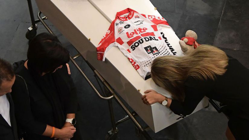 Smútočný obrad a rozlúčka s Bjorgom Lambrechtom...