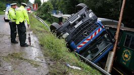 Cisterna zdemolovala dva historické vozne na železničke
