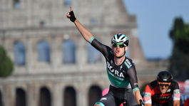 Saganov kolega zvíťazil v prvom hromadnom špurte. Vuelte vládne Ír 