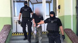 Muž, ktorý svojho suseda zavraždil a ťahal za autom, je vo väzbe