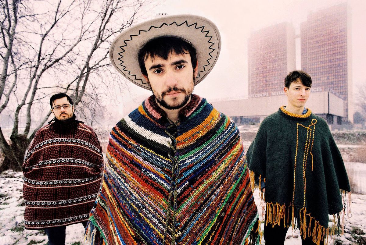 Vlado Nosáľ (vpredu), spevák skupiny Queer Jane.