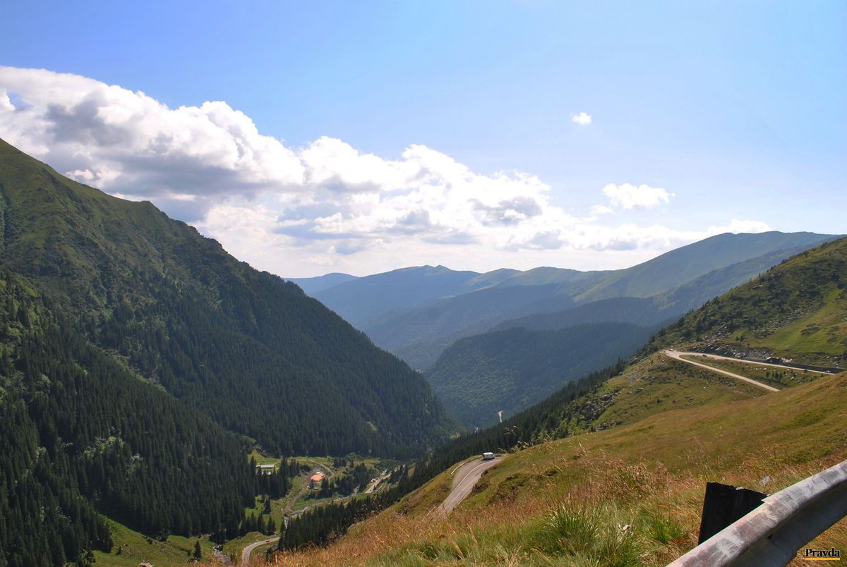 Transfagarasan prekonáva nadmorskú výšku 2000...