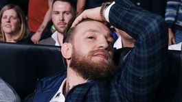 McGregor udrel v bare staršieho muža, lebo odmietol jeho whisky. Írov rival zúri