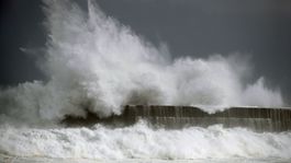 Tajfún Phanfone má na Filipínach už 50 obetí