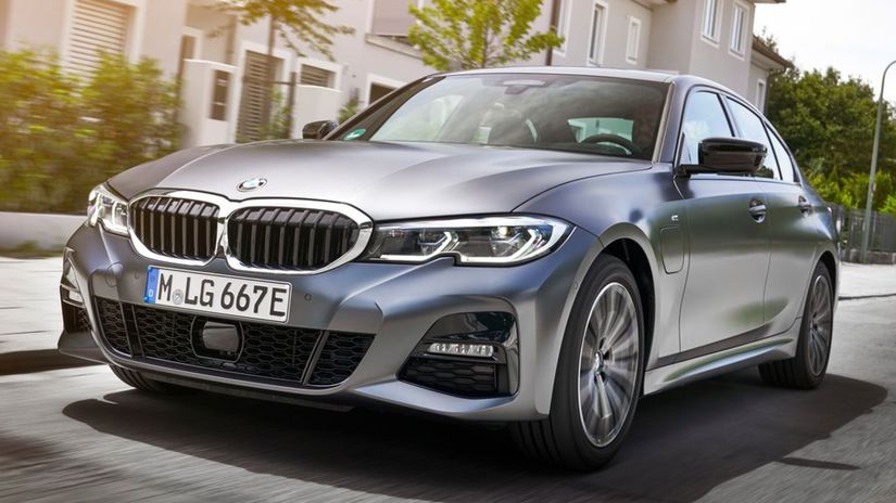 BMW-330e Sedan-2019-1024-17