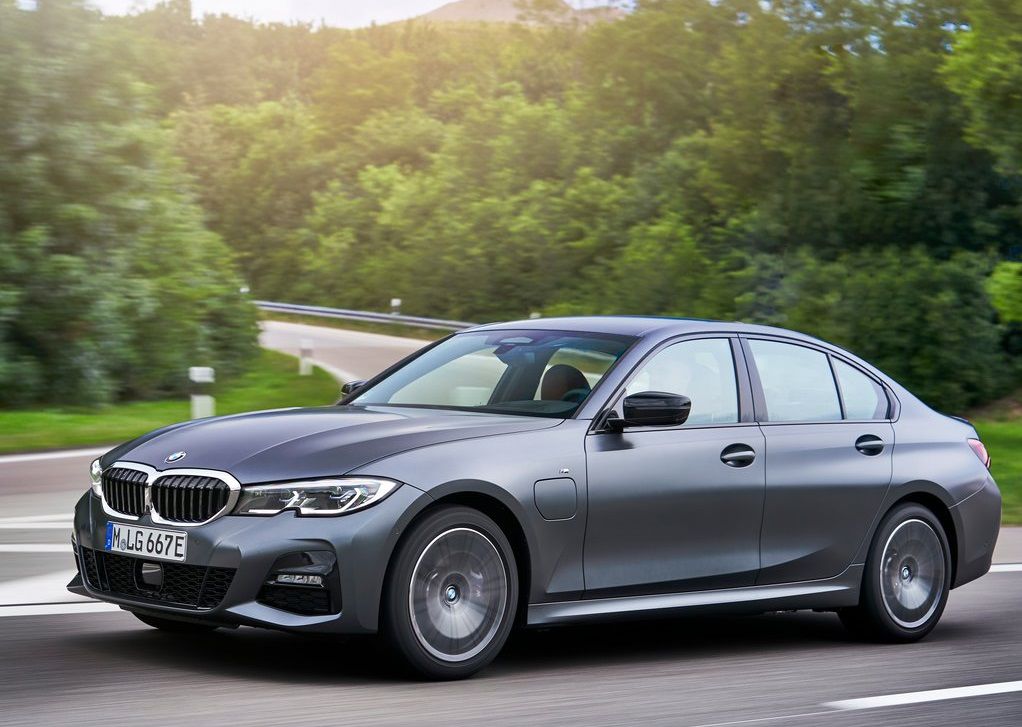 BMW 330e ponúka funkciu XtraBoost, ktorá je...
