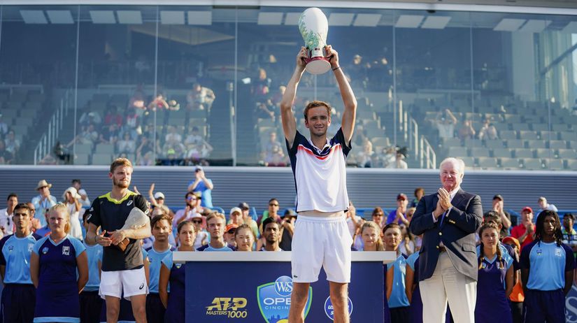 Ruský tenista Daniil Medvedev zdolal vo finále...