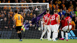 Lampard sa nedočkal víťazstva ani doma. Neves zostrelil Manchester United 