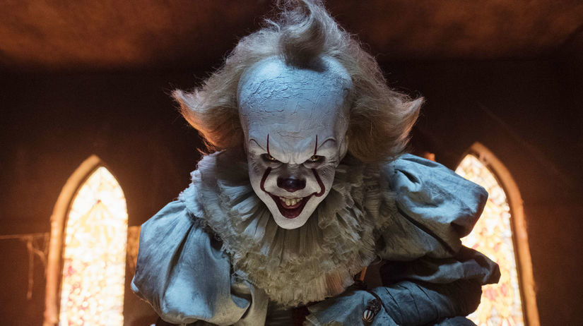 Bill Skarsgard ako vražedný klaun Pennywise
