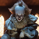 Bill Skarsgard ako vražedný klaun Pennywise