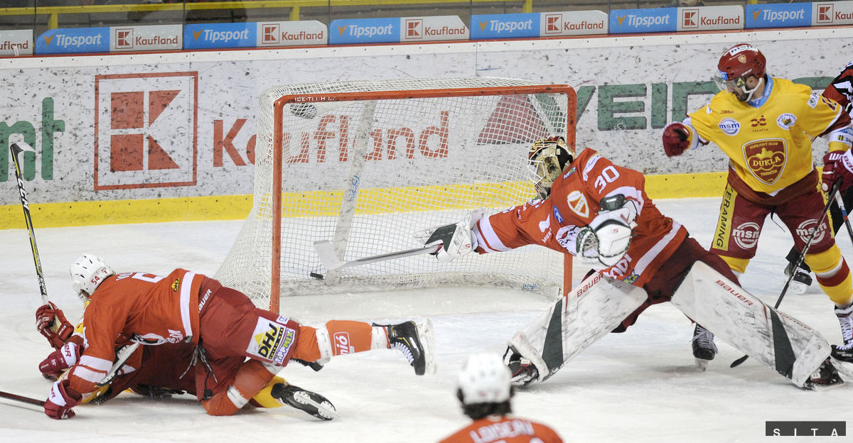 Momentka zo zápasu Trenčín - Miškovec.