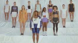 Kráľovné budúcnosti. Kvitová sa objavila na kurte v priesvitnom outfite