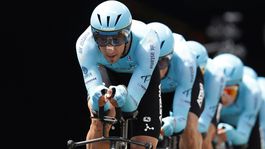 Triumf Astany, Bora pod pódiom. Vuelta odštartovala tímovou časovkou