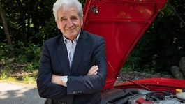 ‘Motorový pápež‘ zotrel elektromobily. Môžu viesť ku kríze, tvrdí!