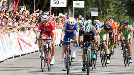 Saganov kolega bol blízko k triumfu. Víťaza určila cieľová fotografia