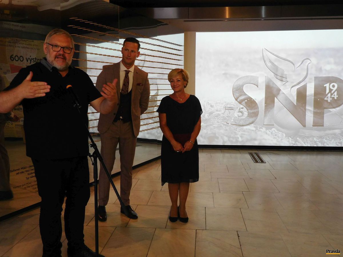 Stanislav Mičev (zľava) počas otvorenia...