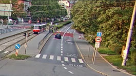 Sledoval mobil, zrazila ho električka. Polícia spúšťa veľkú kampaň