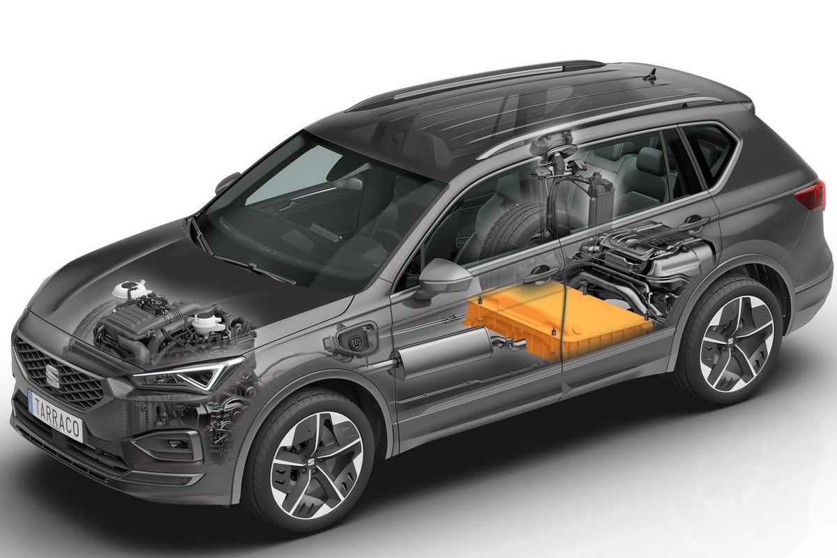 Plug-in hybridná sústava spája benzínový...