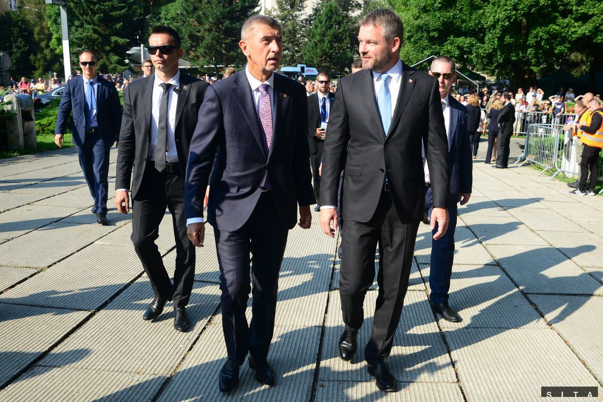 Zľava v popredí: Predseda vlády ČR Andrej Babiš...