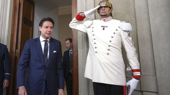 Taliansky premiér Conte podá v utorok demisiu