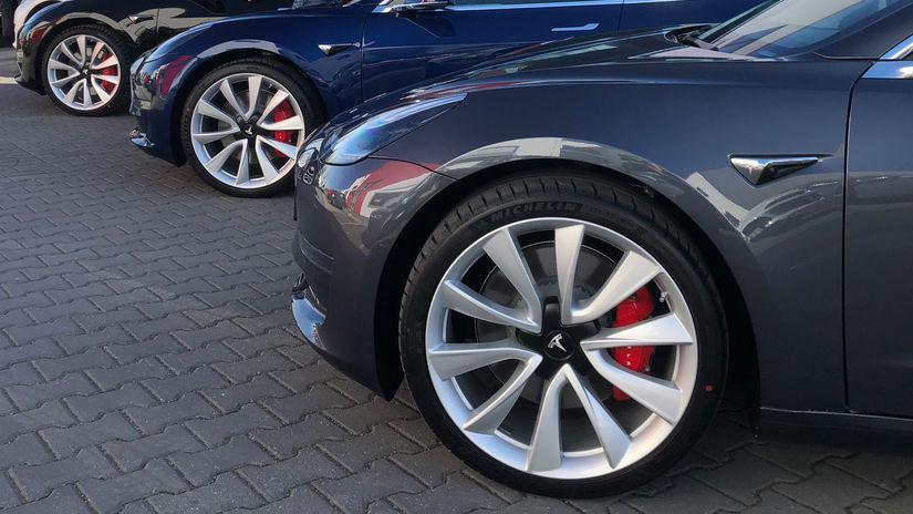 Tesla Model 3 - Požičovňa NextMove