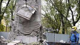 Poliaci nepozvali Rusov, odstraňujú im pamätníky