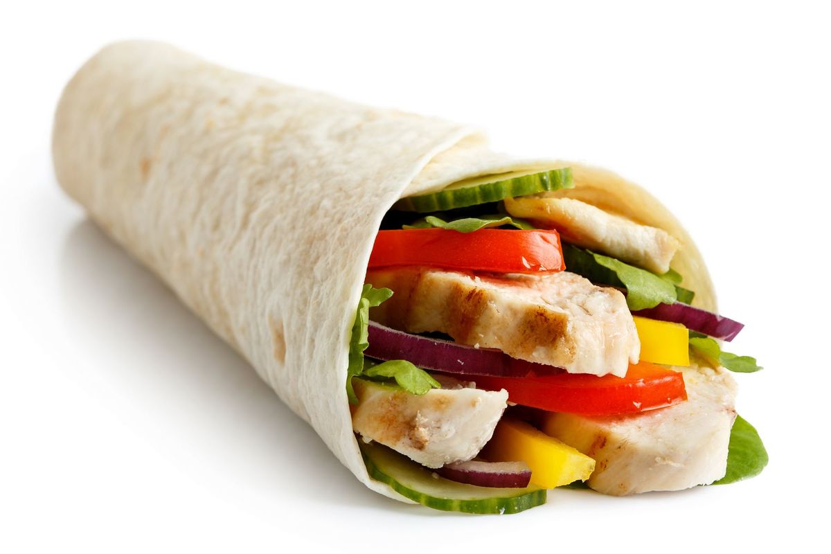 Tortillový wrap plnený zeleninou.