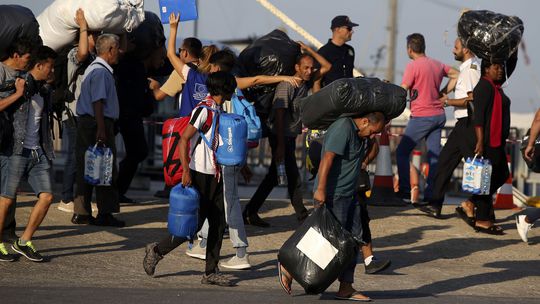 Do Solúnu sa doplavila z Lesbosu ďalšia loď s takmer 800 migrantmi