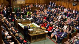 Britskí poslanci schválili zákon proti brexitu bez dohody, predčasné voľby nie