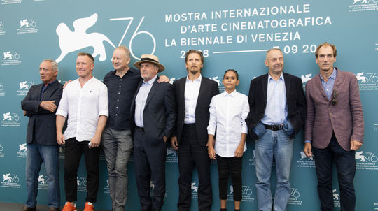 Herci zľava Udo Kier, Aleksei Kravčenko,...