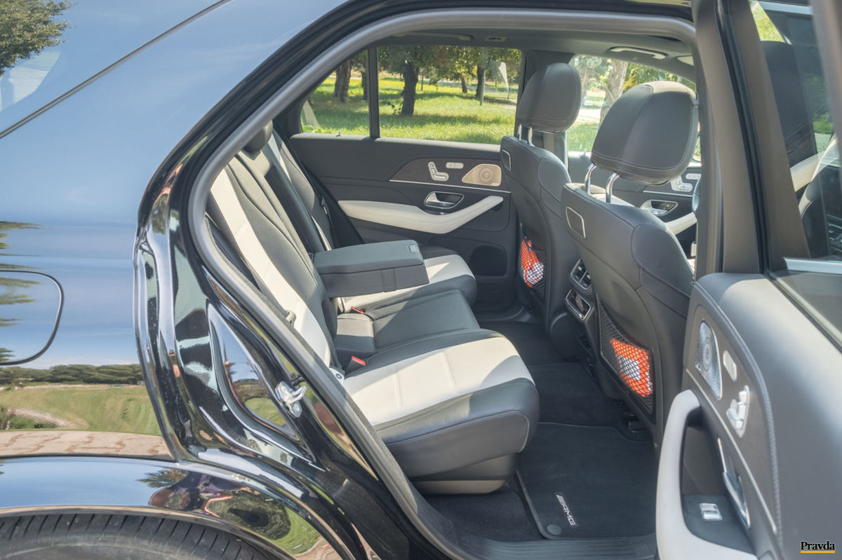 Testovaný automobil má 5 miest na sedenie. V...