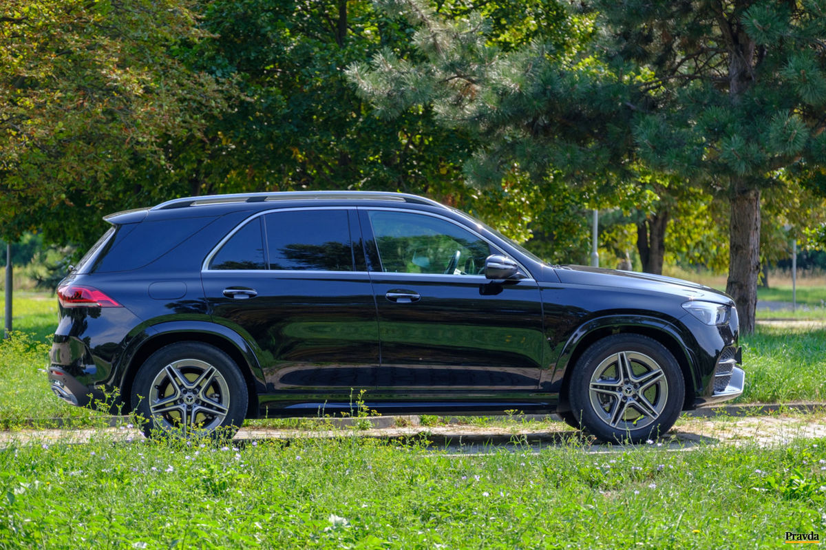 Mercedes GLE 450 je dlhý viac ako 4,9 metra.