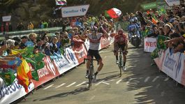 Slovinci ušli Valverdemu a spol. Náročnú etapu ovládol Pogačar, Roglič zvýšil náskok