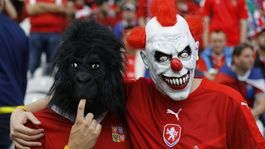 Mali dron aj srbskú vlajku. V Kosove zatkli Čechov, chystali politickú provokáciu