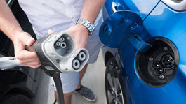 Drahé rýchlonabíjanie. S dízlom za 6,5 eura, s elektromobilom za 12